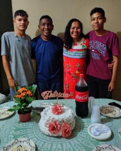 Meu aniversário, ao lado dos meus filhos André e Abdiel, e meu esposo Nonato